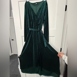 Long Sleeve Velvet Dress in Deep Green
